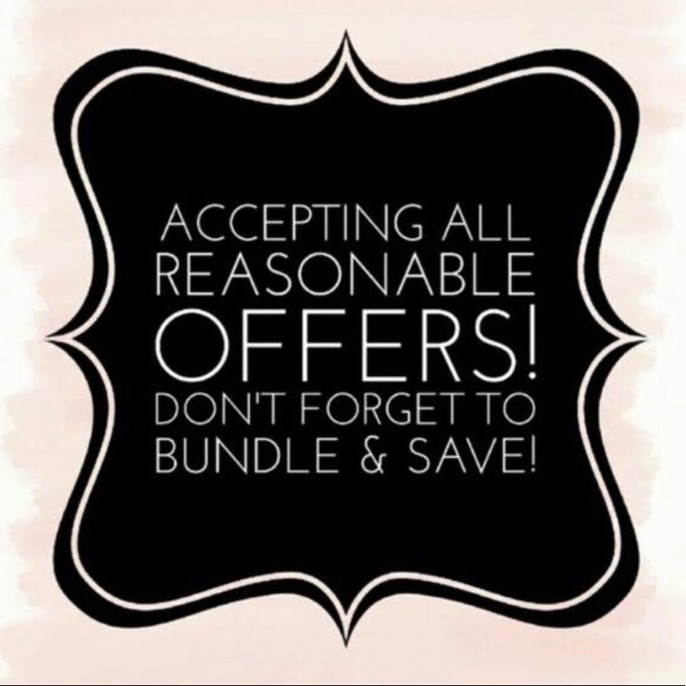 Hello 👋🏻 Bundle & Save! Open to reasonable offers!